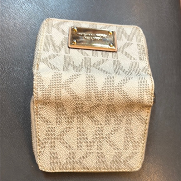 Michael Kors wallet - Picture 10 of 11